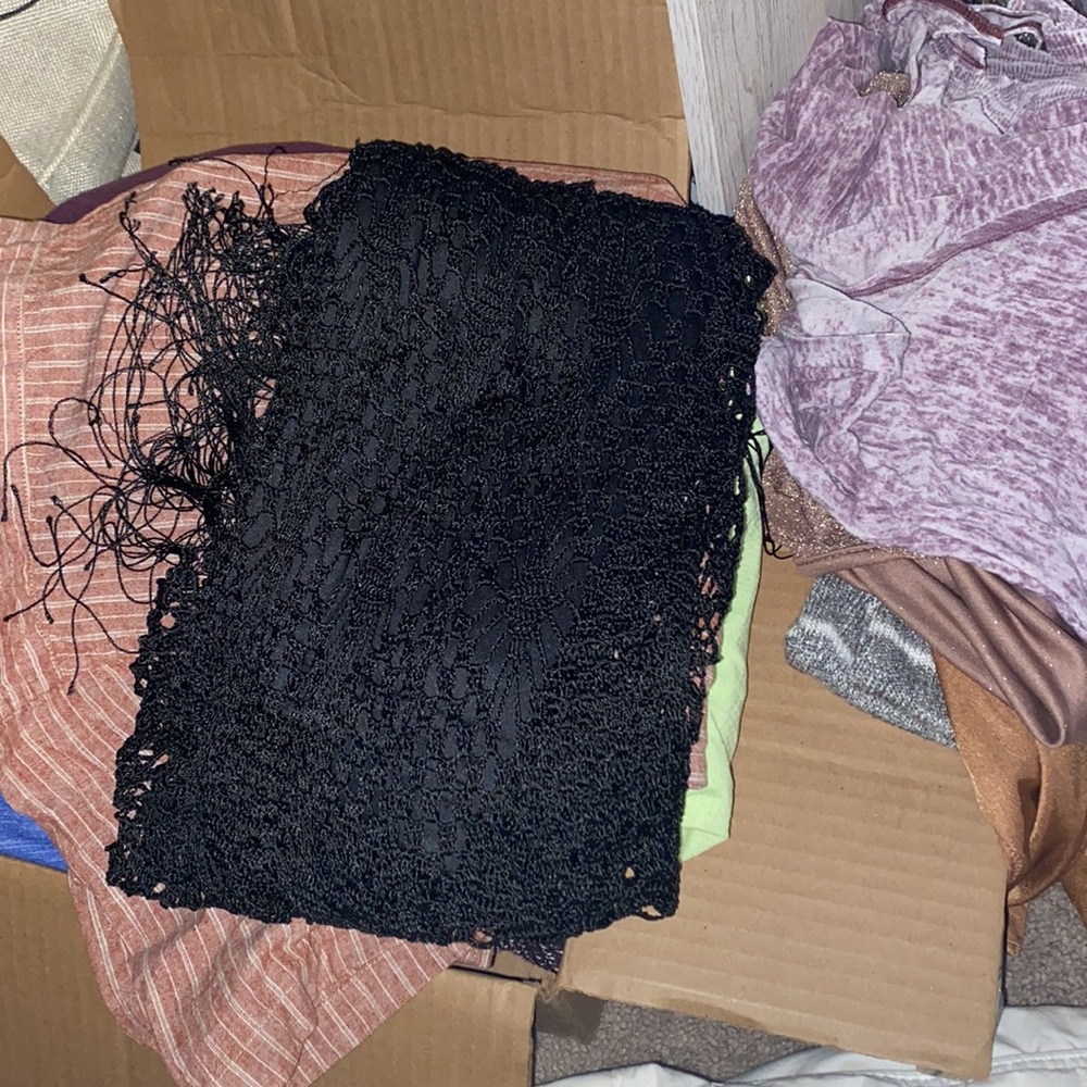 5Lb Mystery Box Women’s Tops Edition ALL SIZES - Picture 3 of 3